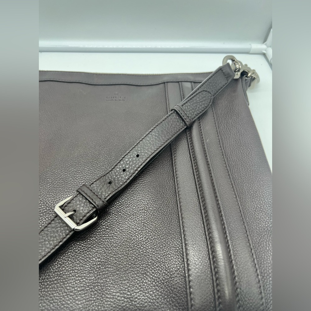 GUCCI Men's 233329 Dark Brown Pebbled Leather Adjustable Messenger Crossbody Bag - Picture 5 of 17